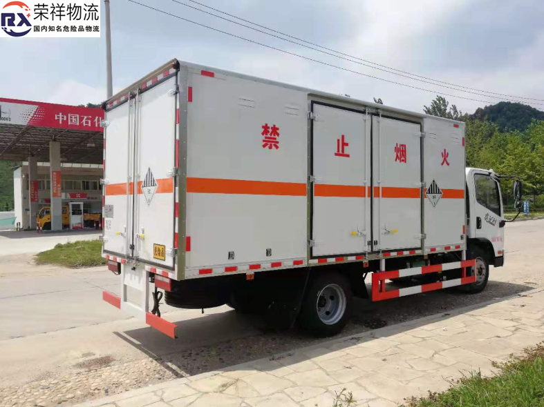 油罐危險(xiǎn)品卡車